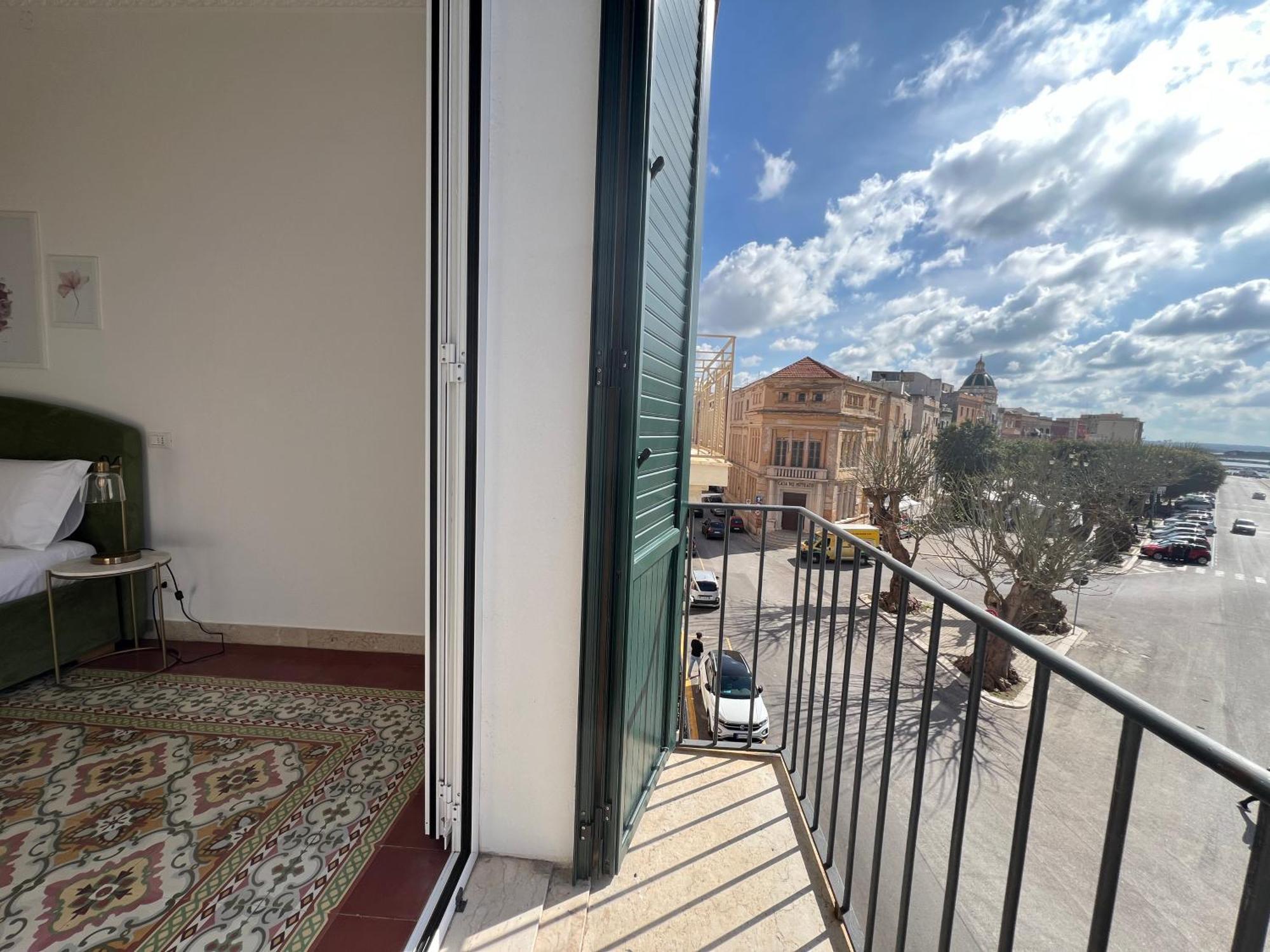 Capitano Apartments - Trapani City Centre Екстер'єр фото